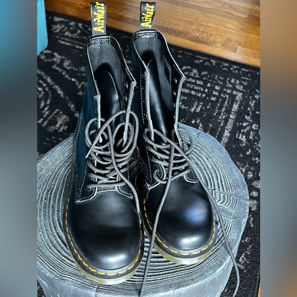 Dr. Marten’s 1460 boots - Picture 2 of 6